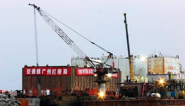 “南海一号”被成功打捞<strong></p>
<p>7号交易所</strong>，光是清理船体淤泥，专家们就花了7年