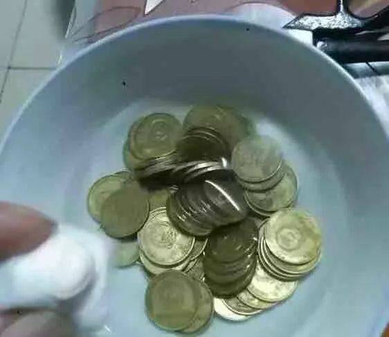 小心<strong></p>
<p>上交易所的币是真币吗</strong>！你收藏的梅花套币可能是水洗币！