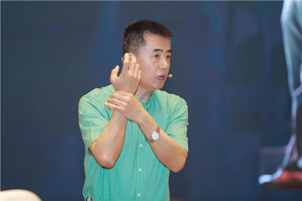 十年关爱<strong></p>
<p>基金协会</strong>，不忘初心 ——“中国医师协会以岭关爱医师健康专项基金”医师身心健康活动在海南举行