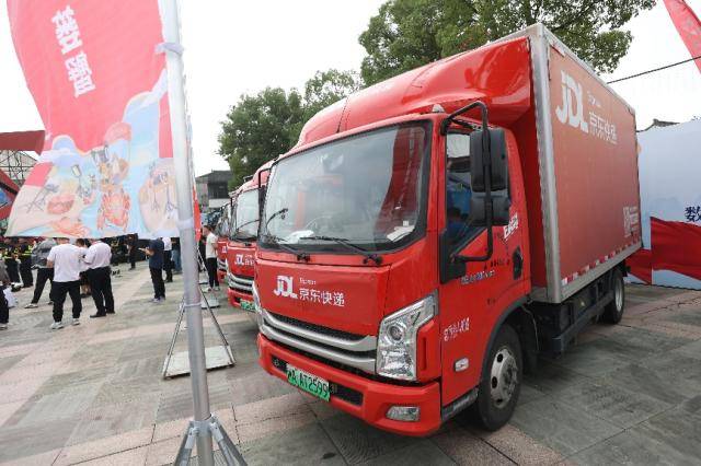 阳澄湖大闸蟹开捕<strong></p>
<p>二分币价格</strong>！ 产量将达1.1万吨 个大膏多 价格再降10% 行业首创缺重一赔二