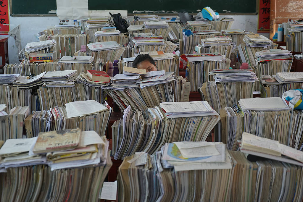 高中生上自习课抬头算违纪<strong></p>
<p>币币账户</strong>？别把学生当学习机器