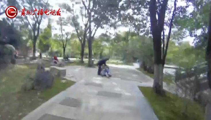 “亲爱的<strong></p>
<p>炒币自动交易软件</strong>，千万别说漏嘴！”68岁贵州阿姨遇“黄昏恋”，监控拍下……