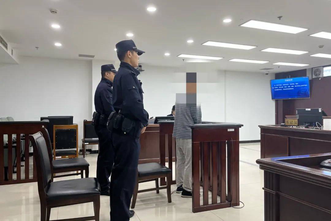 无耻！北京一对情侣租房<strong></p>
<p>moc币20个币</strong>，遭五旬房东潜入、偷窥
