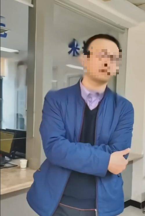 规划局副局长跳窗逃离<strong></p>
<p>moc币20个币</strong>，被堵4小时不能怪群众