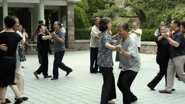 盼着退休的年轻人<strong></p>
<p>moc币20个币</strong>，提前30年看养老院
