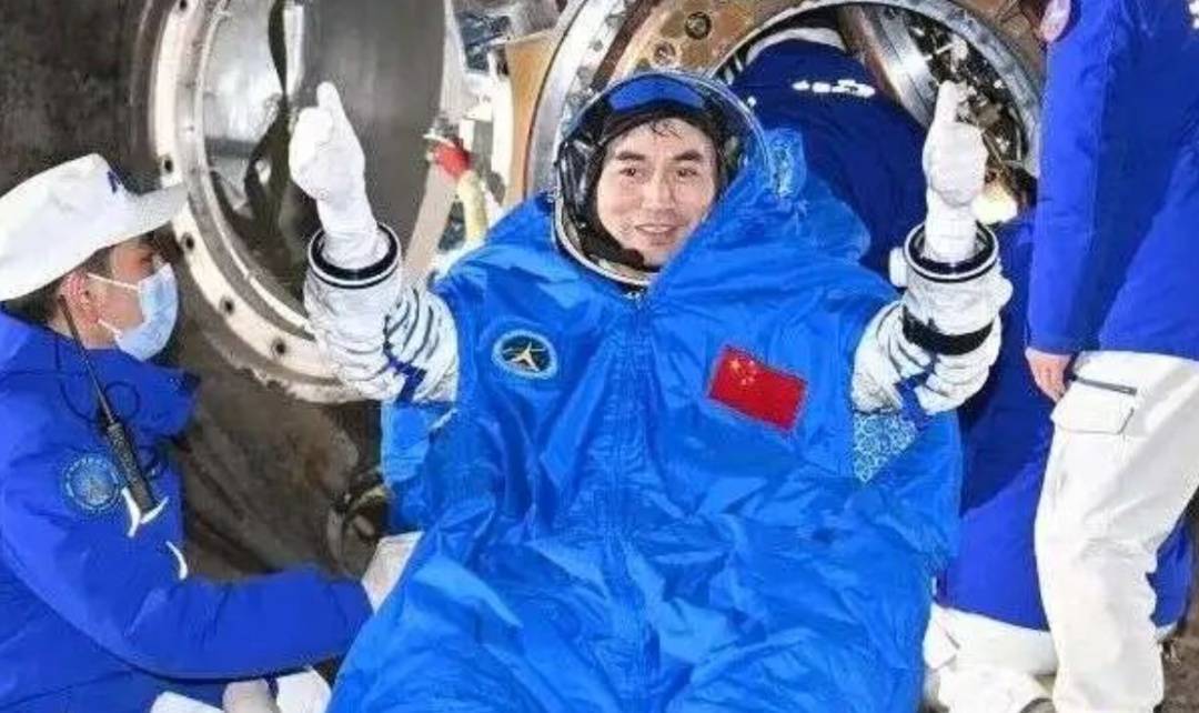 成功着陆！返回地球后第一顿饭<strong></p>
<p>债券回购交易案例</strong>，3名航天员都点了这道餐食