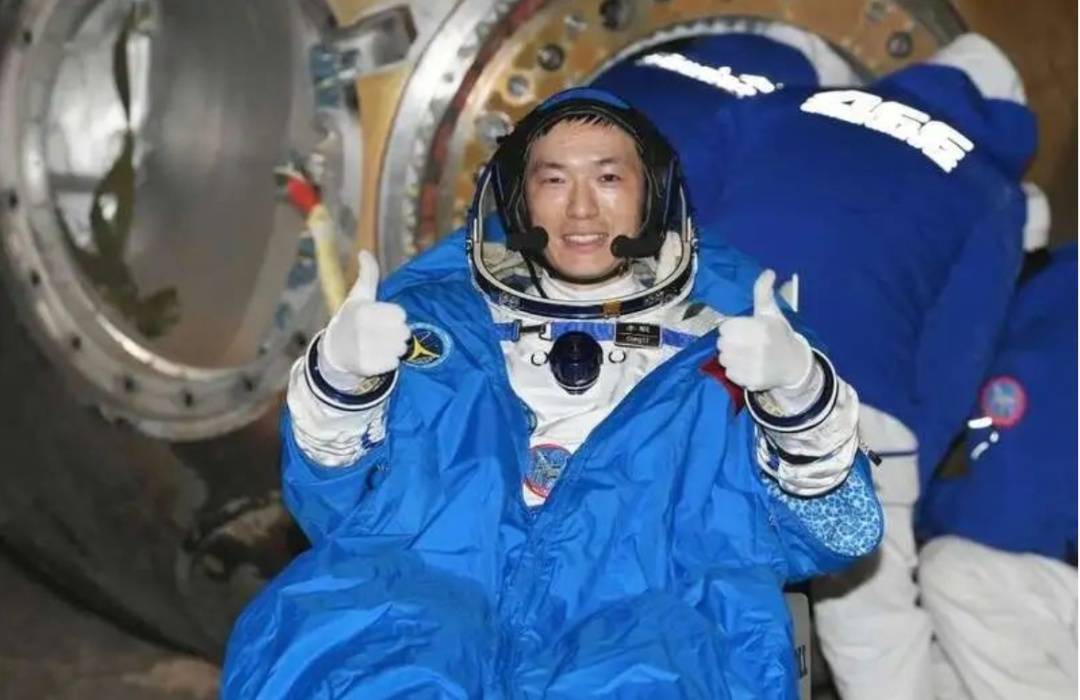 成功着陆！返回地球后第一顿饭<strong></p>
<p>债券回购交易案例</strong>，3名航天员都点了这道餐食