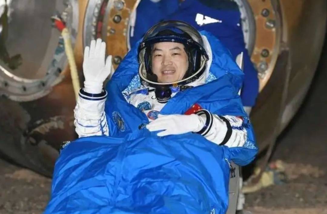 成功着陆！返回地球后第一顿饭<strong></p>
<p>债券回购交易案例</strong>，3名航天员都点了这道餐食