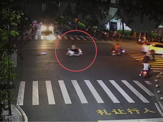 一女子肇事逃逸后仍去逛街<strong></p>
<p>债券回购交易案例</strong>，被抓后竟称：是路人劝我走的