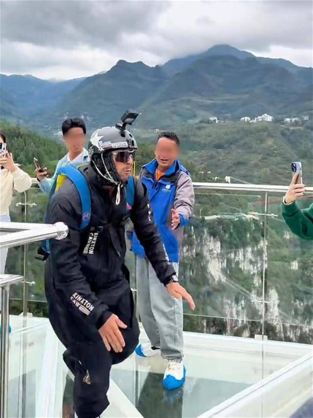 视频疯传！外国男子云南跳伞开伞失败<strong></p>
<p>债券回购交易案例</strong>，急速坠落？景区澄清：视频不完整，开伞成功了