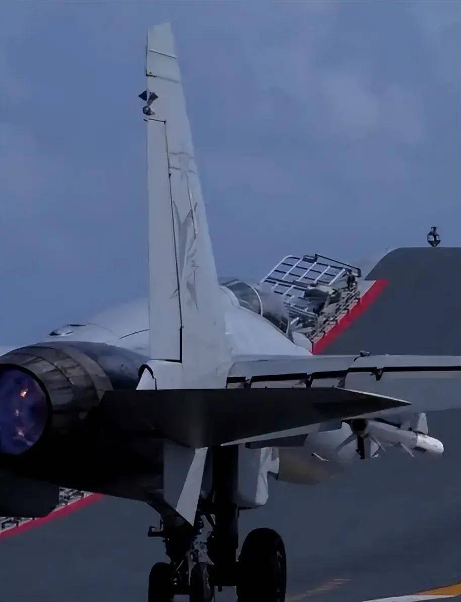 中国首个双航母战斗群横空出世<strong></p>
<p>债券回购交易案例</strong>！歼-15B/D居然悄悄装备这么多了？