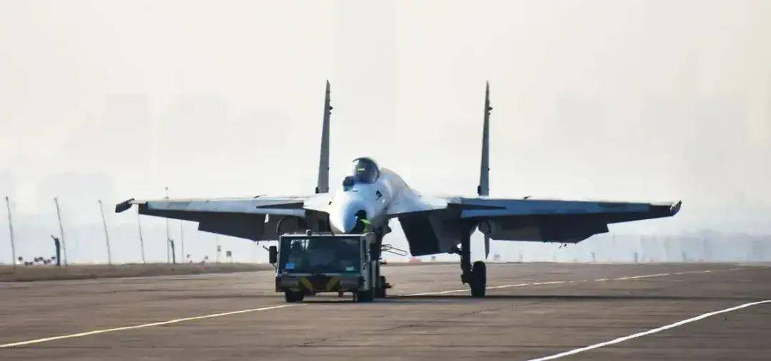 中国首个双航母战斗群横空出世<strong></p>
<p>债券回购交易案例</strong>！歼-15B/D居然悄悄装备这么多了？