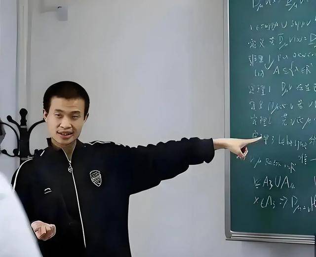 韦东奕上课照片走红<strong></p>
<p>云币网eth充值地址</strong>，新发型吸睛，网友：板书真漂亮，可惜看不懂