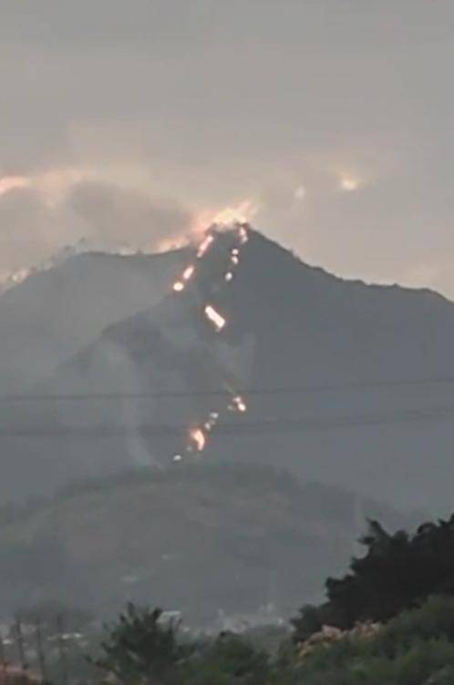 广西博白突发山火<strong></p>
<p>关于etf套利交易</strong>，数公里外县城能看到明火，应急：已扑灭，无人员伤亡和重大财产损失