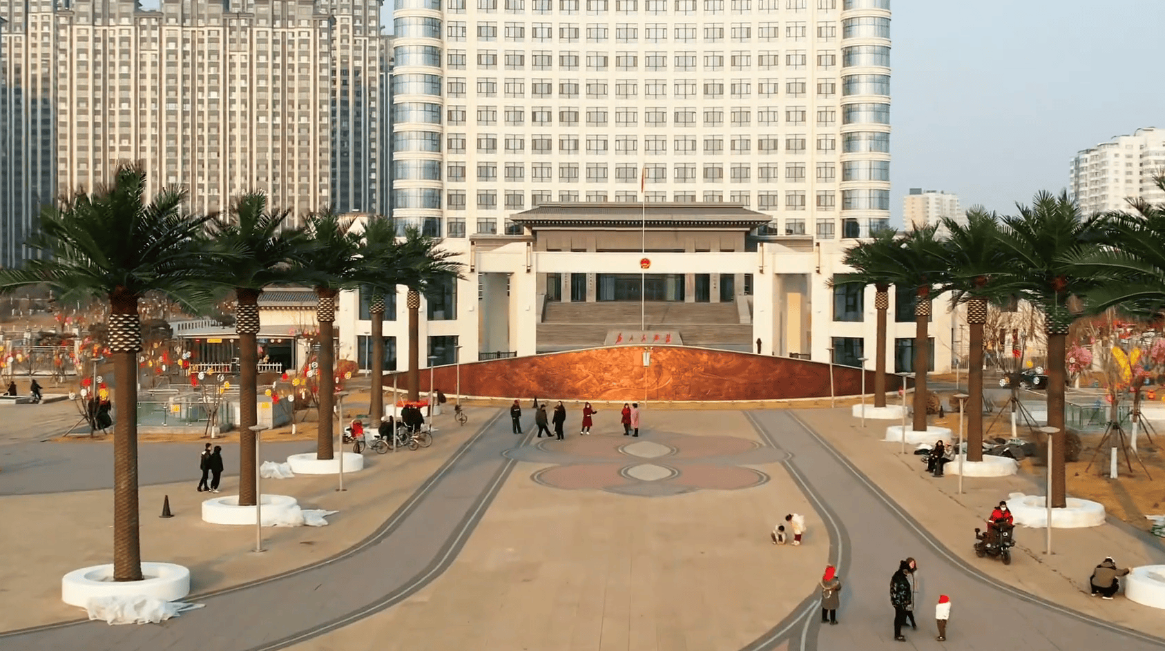 县政府门前广场花1305万建设仿真椰子树、雕塑等<strong></p>
<p>可以交易公信宝的网站</strong>，中央点名通报后，仿真椰子树连夜拆除