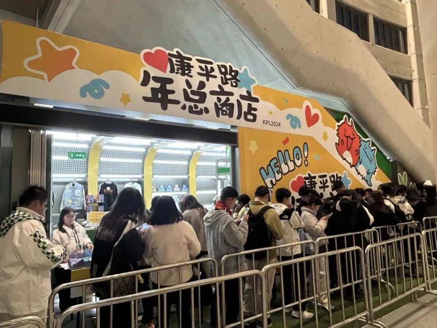 现场超3万人<strong></p>
<p>币圈交易30秒看涨跌</strong>！昨晚北京朝阳这里有场顶级电竞赛