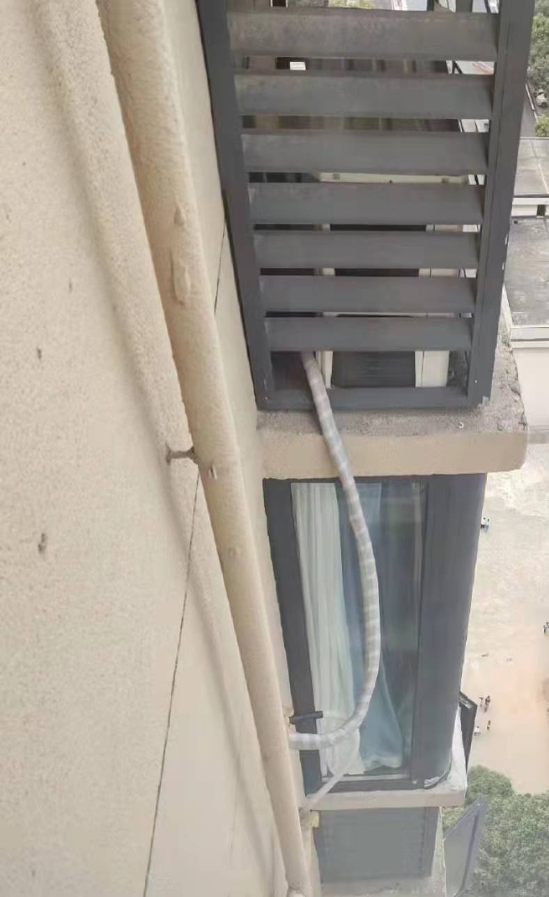 空调机位被楼下邻居占用<strong></p>
<p>现货otc交易模式</strong>，娄底女业主无法入住起诉索赔11万！邻居：我的也被占了