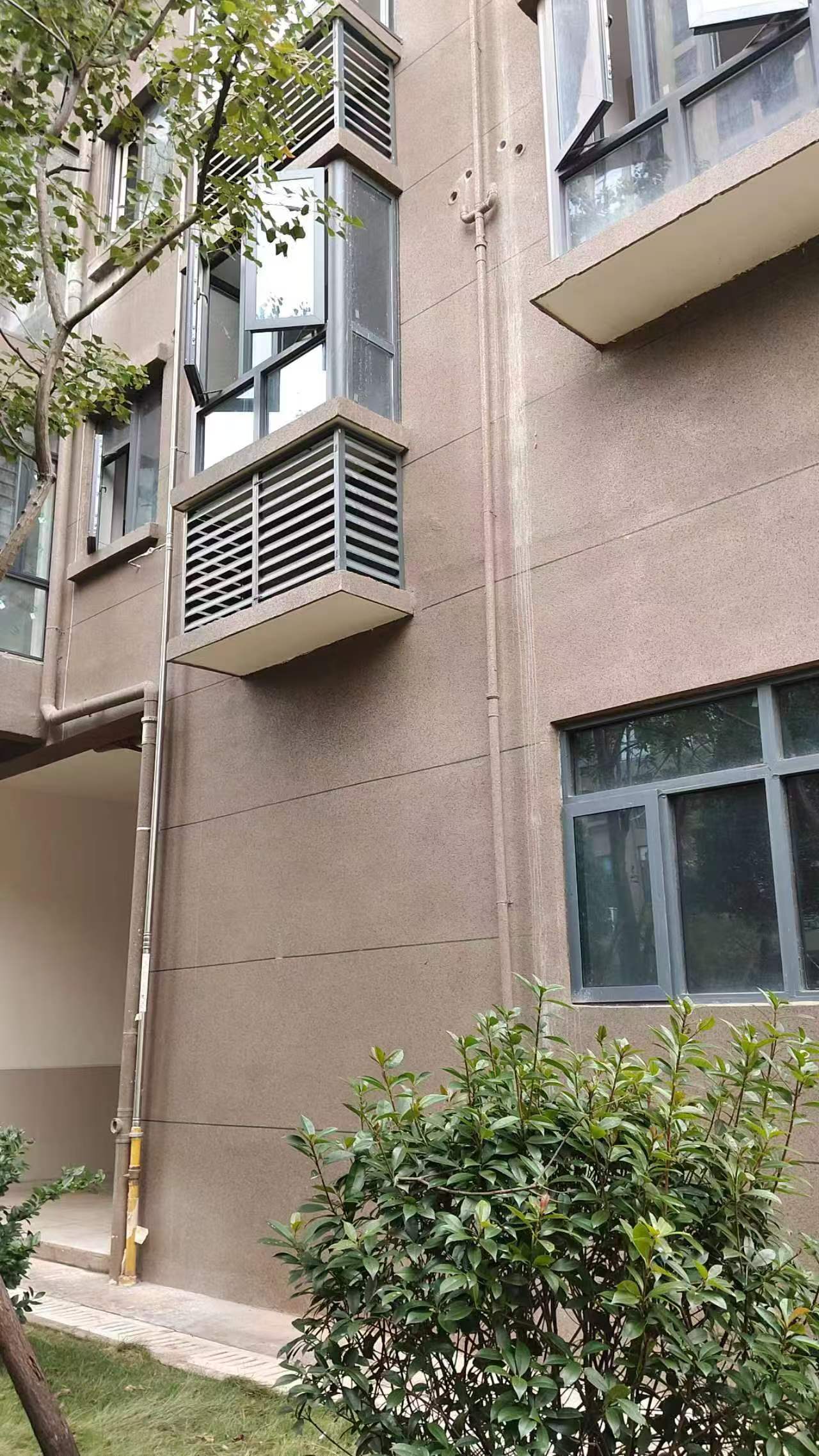 空调机位被楼下邻居占用<strong></p>
<p>现货otc交易模式</strong>，娄底女业主无法入住起诉索赔11万！邻居：我的也被占了