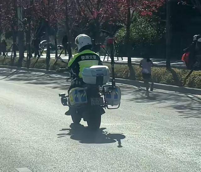 组委会回应6岁女孩跑完42公里全马：其父不顾裁判多次阻拦让女儿违规蹭跑<strong></p>
<p>波场币多少钱一个</strong>，已处罚