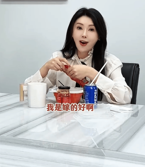 甘薇称不后悔嫁给贾跃亭：<strong></p>
<p>binance哪里下载</strong>我俩刚在一起时没物质基础