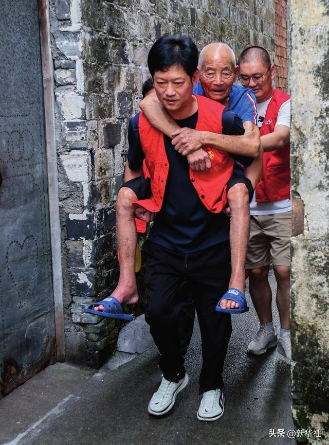瞭望·治国理政纪事｜“<strong></p>
<p>binance哪里下载</strong>我也是个老基层”