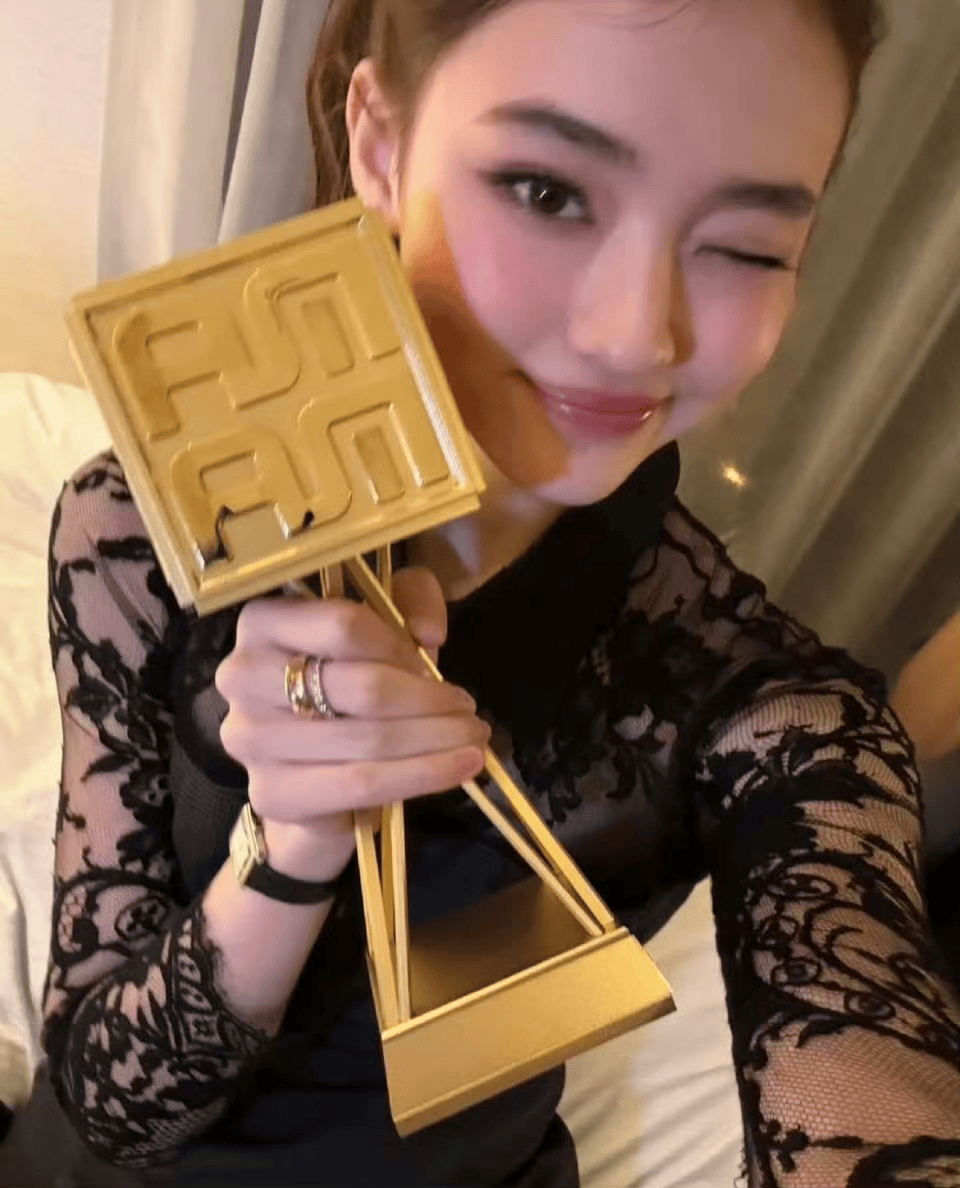 德韩混血造就“人间颜值奇迹”<strong></p>
<p>货币的时间价值</strong>，被誉为小Jennie的Ella Gross出道即巅峰！