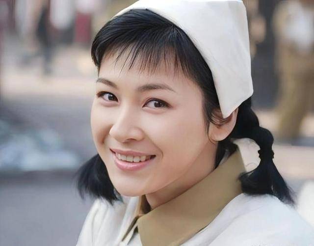 富商周旭辉<strong></p>
<p>货币性资产交换</strong>，44岁娶小12岁女星童蕾，获刑3年后，妻女过得如何？