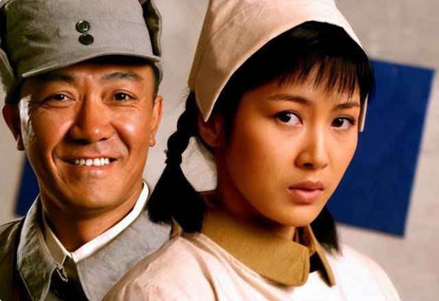 富商周旭辉<strong></p>
<p>货币性资产交换</strong>，44岁娶小12岁女星童蕾，获刑3年后，妻女过得如何？