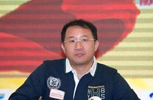 富商周旭辉<strong></p>
<p>货币性资产交换</strong>，44岁娶小12岁女星童蕾，获刑3年后，妻女过得如何？