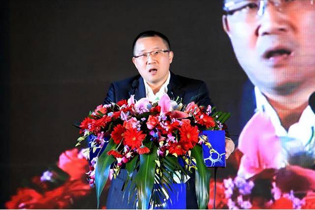 富商周旭辉<strong></p>
<p>货币性资产交换</strong>，44岁娶小12岁女星童蕾，获刑3年后，妻女过得如何？