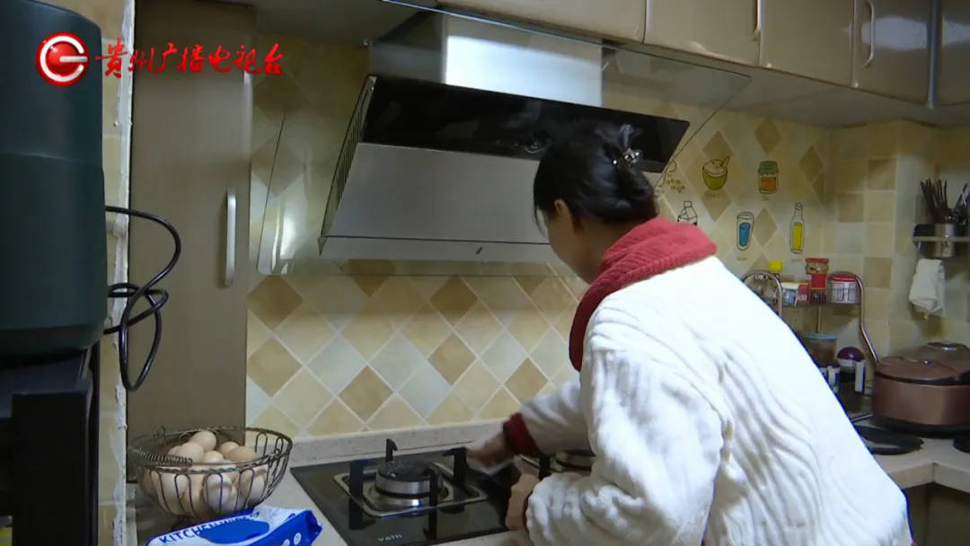 恶心坏了！贵阳一女子家中被扔进一颗“炸弹”<strong></p>
<p>货币性资产交换</strong>，残羹剩饭炸开花