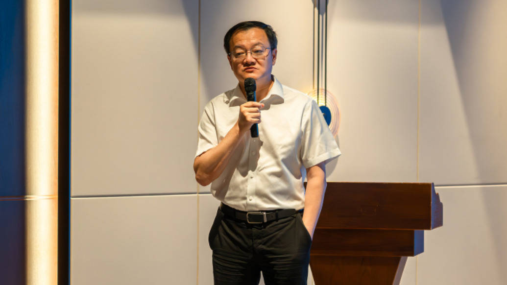 浙大校长杜江峰坦诚回应“论文署名中科大”<strong></p>
<p>高频炒币工具推荐</strong>，网友点赞