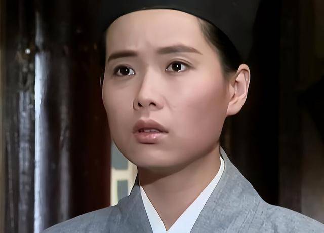 曝61岁叶童香港行生图<strong></p>
<p>炒币需要知道哪些知识</strong>，身材干瘪脸上画大浓妆，多人追着索要签名