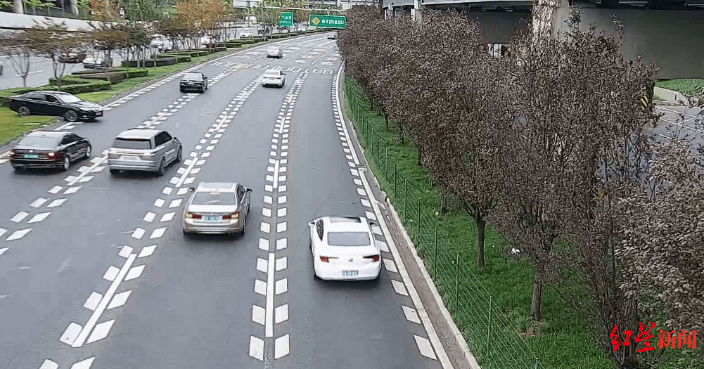 成都三环主路惊现小轿车跨过隔离带掉头<strong></p>
<p>binance查询币价</strong>，原来是司机酒驾走错路……