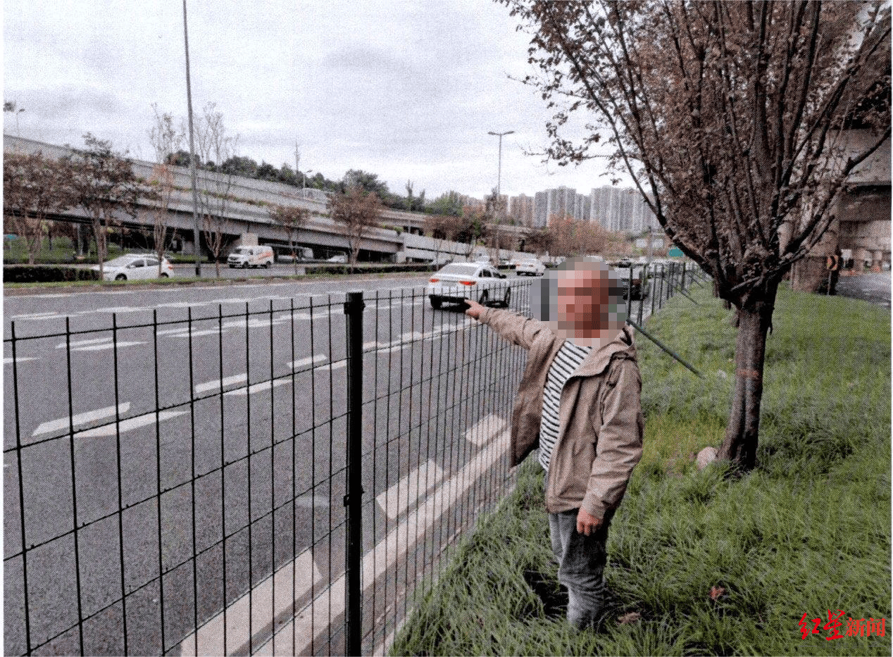 成都三环主路惊现小轿车跨过隔离带掉头<strong></p>
<p>binance查询币价</strong>，原来是司机酒驾走错路……