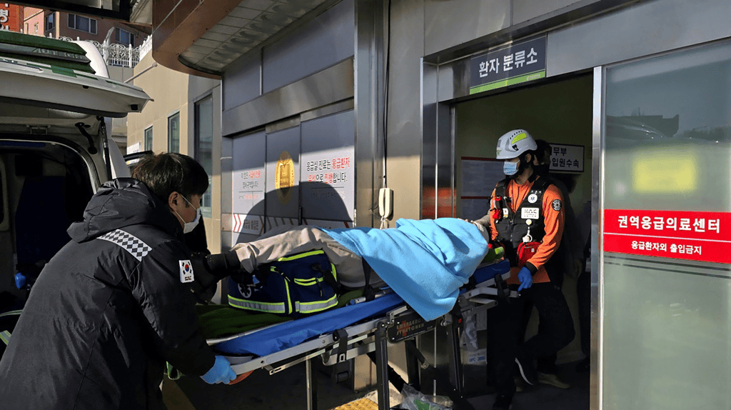 韩国空难两名幸存者：33岁空少恐全身瘫痪<strong></p>
<p>binance查询币价</strong>，空姐脚踝和头部受伤