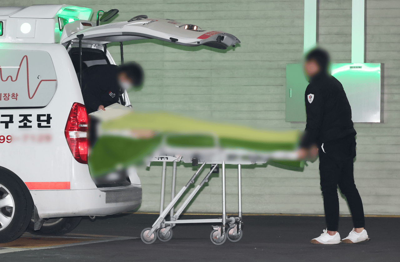 韩国空难两名幸存者：33岁空少恐全身瘫痪<strong></p>
<p>binance查询币价</strong>，空姐脚踝和头部受伤