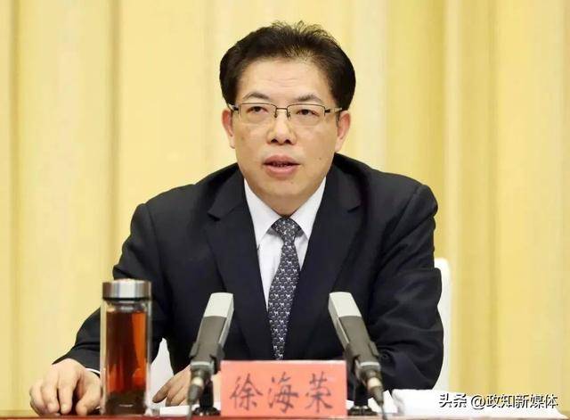中共中央批准<strong></p>
<p>债券交易业务包括</strong>，邓云锋任山东省委常委