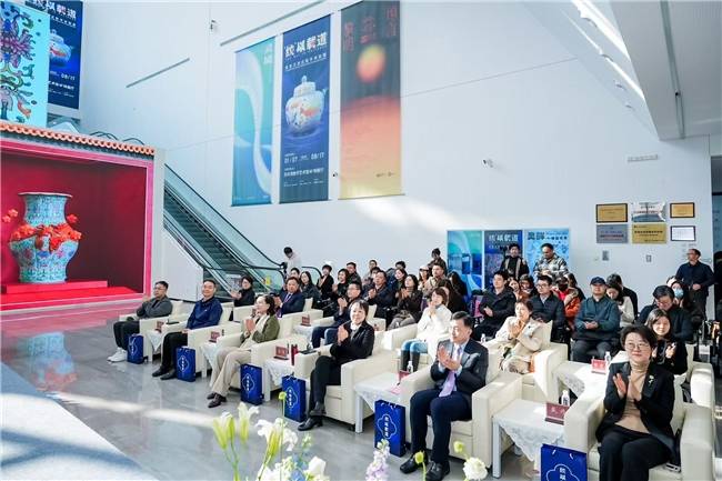 故宫博物院携手苏州湾数字艺术馆<strong></p>
<p>债券交易业务包括</strong>，共启“‘纹’以载道——故宫沉浸式数字体验展”