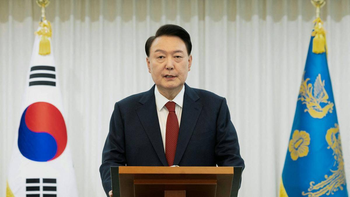 韩国政坛一夜大乱！150人冲进总统府<strong></p>
<p>富国收益宝交易型货币b</strong>，尹锡悦组织一万支持者拒捕