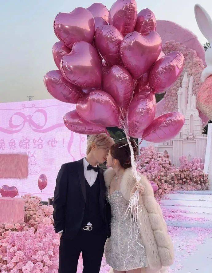 热搜第一<strong></p>
<p>债券现券交易收费标准</strong>！鹿哈在湖南向女友求婚成功