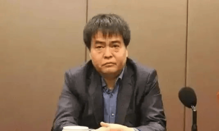 又一“烟草虎”<strong></p>
<p>债券现券交易收费标准</strong>！国家烟草专卖局原副局长张天峰被查 系今年首个落马中管干部