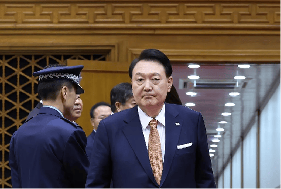 韩国政坛巨震！尹锡悦深陷囹圄<strong></p>
<p>币圈比较好的论坛</strong>，李在明危在旦夕，中方回了1句话