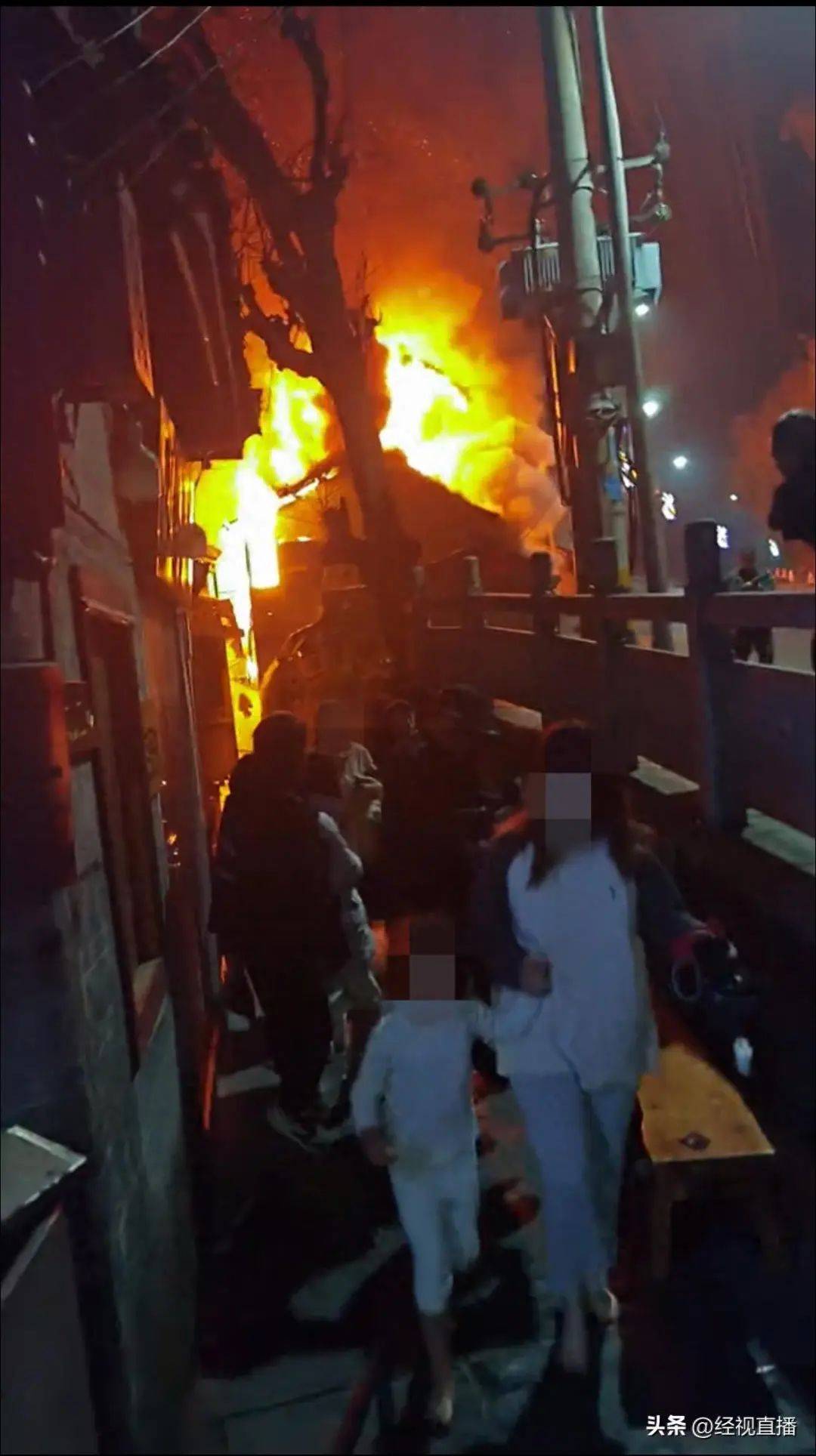 凤凰古城一建筑深夜起火：有游客穿睡衣逃生<strong></p>
<p>币圈比较好的论坛</strong>，当地多部门调查