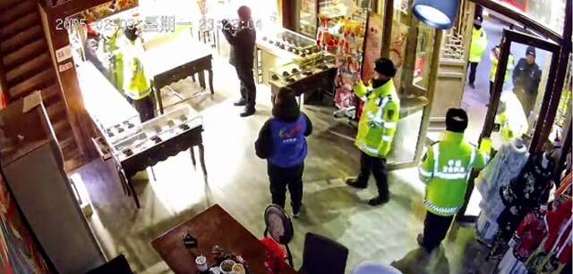 大同回应“撬锁开灯”：执行有问题<strong></p>
<p>债券市场交易时间</strong>，亮灯系倡议而非强制