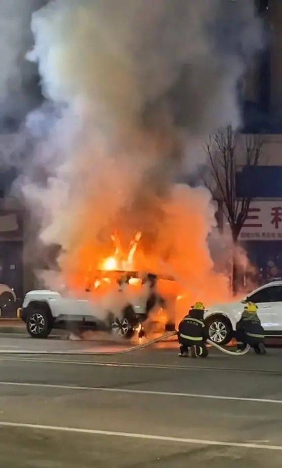 10岁娃点烟花烧毁40多万新车<strong></p>
<p>广州那里可以老币换新币</strong>，家长无力赔偿，车主：又订一辆新的