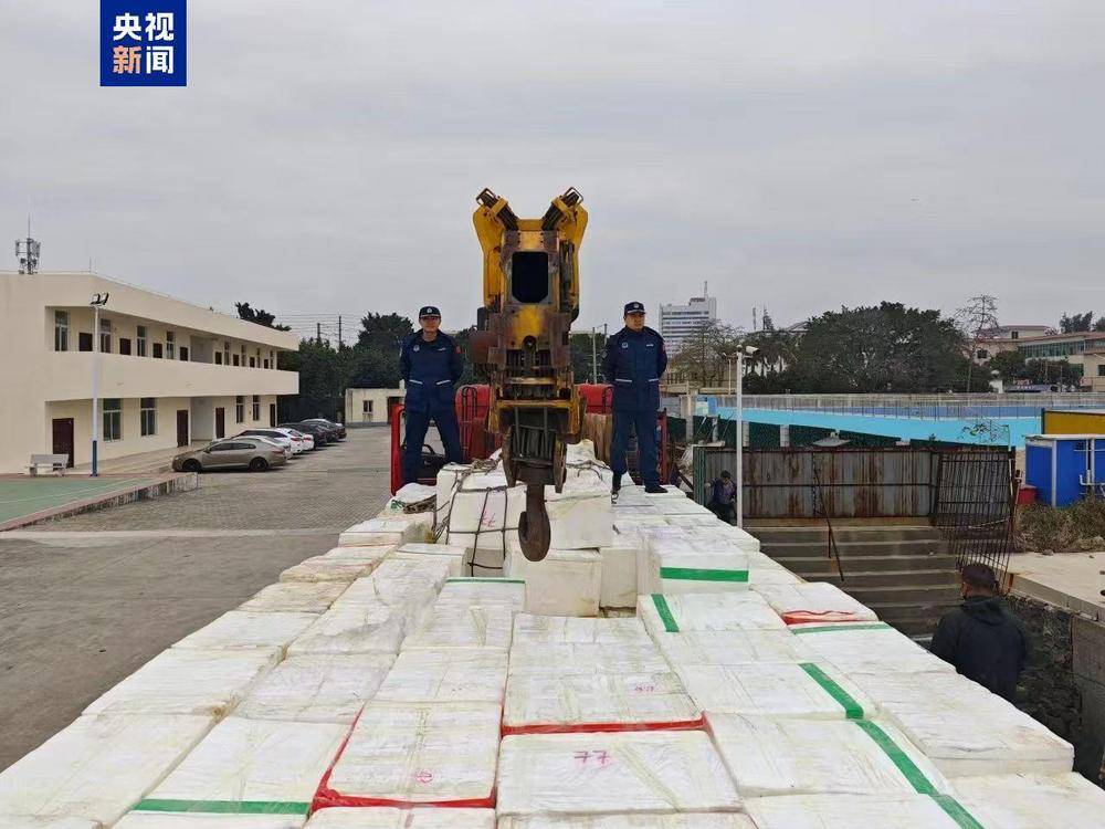 共计4.13吨<strong></p>
<p>广州那里可以老币换新币</strong>！广西北海海警查获一起涉嫌走私水果案