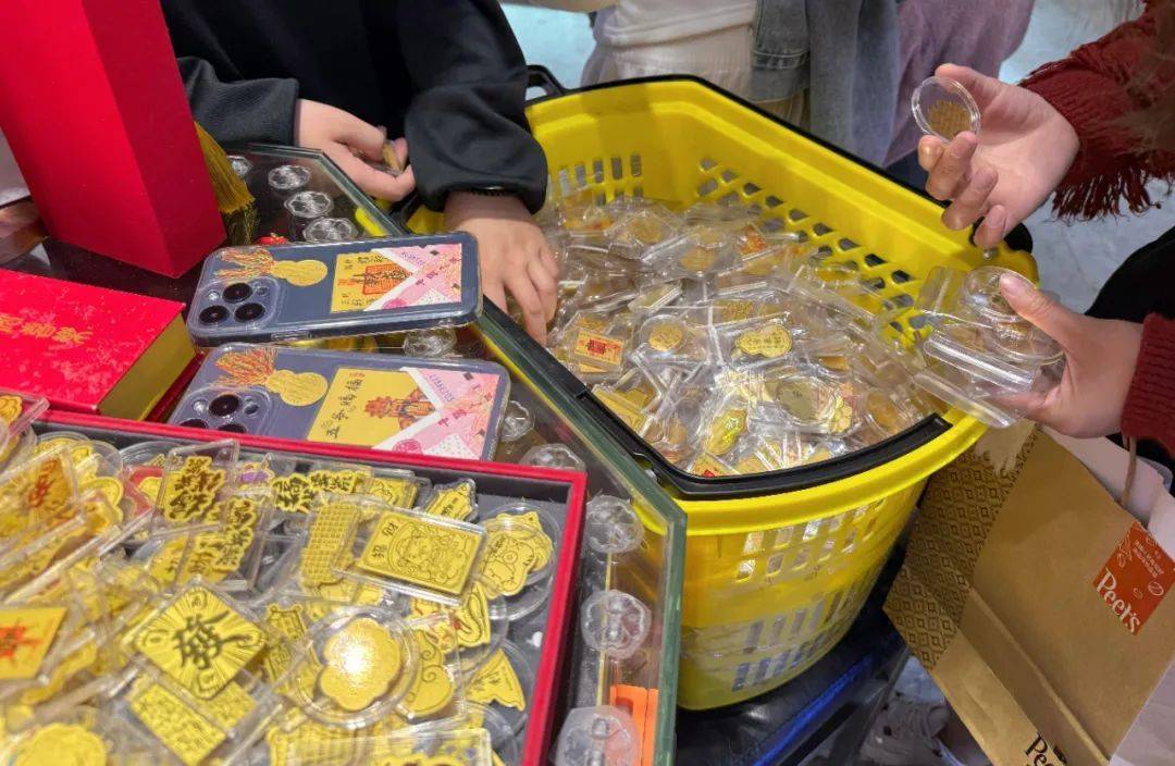 一个假期卖出2万份<strong></p>
<p>好用的换ip软件</strong>！年轻人流行全款拿下“第一块金”？