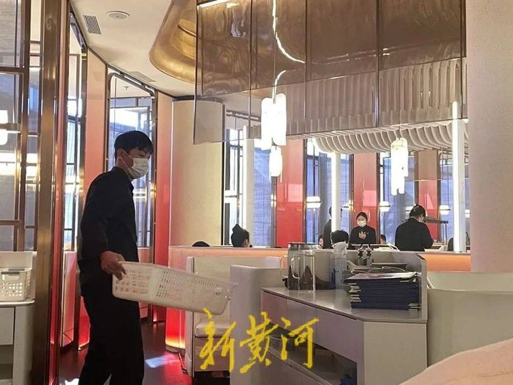 “张兰封号”风波后的麻六记：线下门店直播意外爆火<strong></p>
<p>好用的换ip软件</strong>，济南店直播间当日点赞超1665万