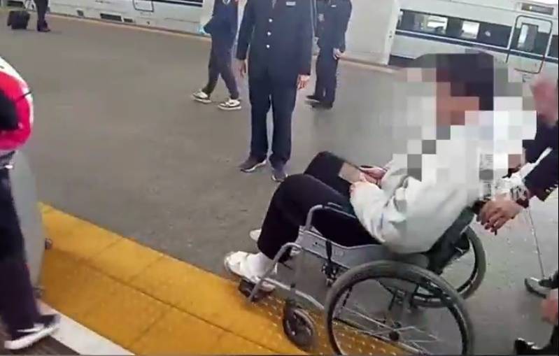 “救命<strong></p>
<p>货币时间价值案例</strong>，我不想死”！厦门北站，D131次列车突发！